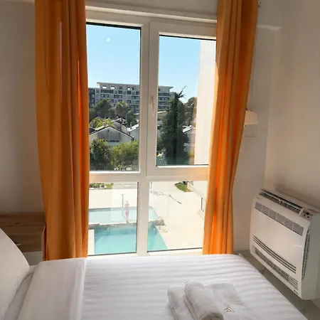 Two-bedroom Luxury With Swimming Pool Appartement *