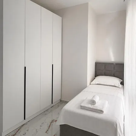 Appartement Two-bedroom Luxury With Swimming Pool *