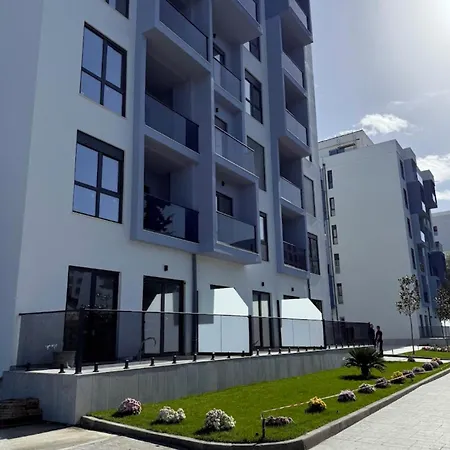 Two-bedroom Luxury With Swimming Pool *